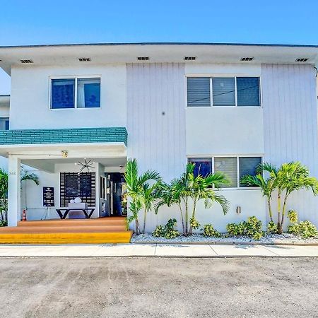 Walk To Dania Beach Christmas Getaway Pool Εξωτερικό φωτογραφία