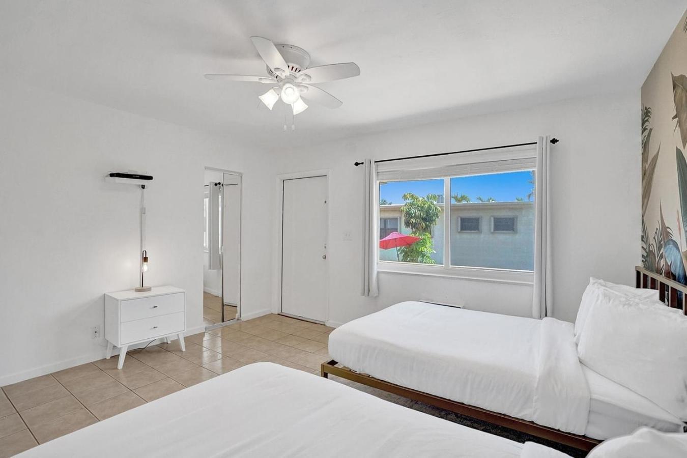 Walk To Dania Beach Christmas Getaway Pool Εξωτερικό φωτογραφία
