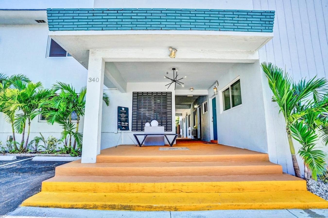 Walk To Dania Beach Christmas Getaway Pool Εξωτερικό φωτογραφία