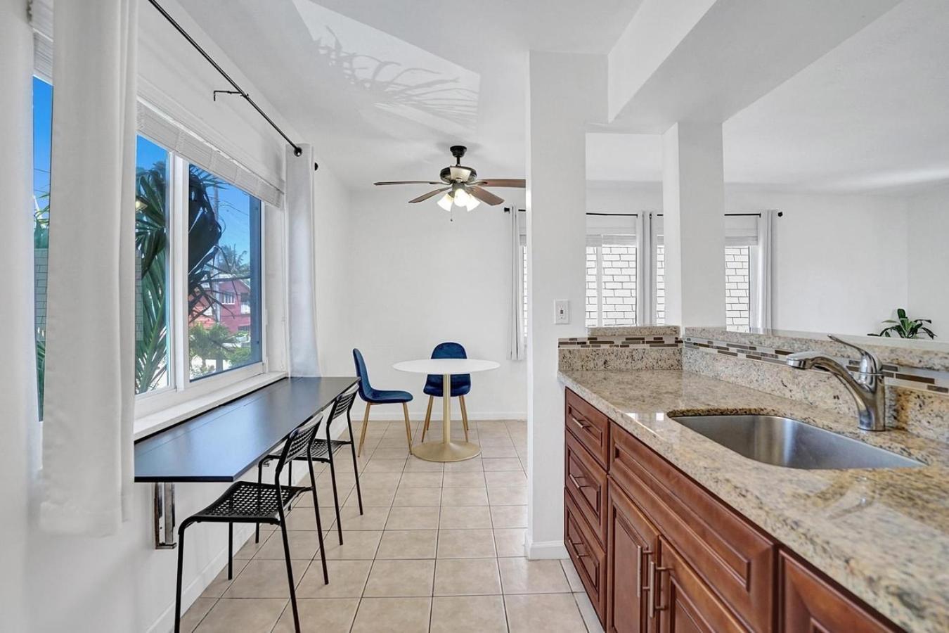 Walk To Dania Beach Christmas Getaway Pool Εξωτερικό φωτογραφία